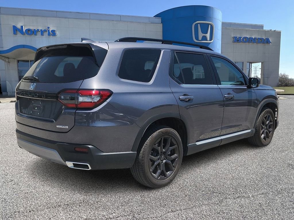 Certified 2025 Honda Pilot Touring image 4