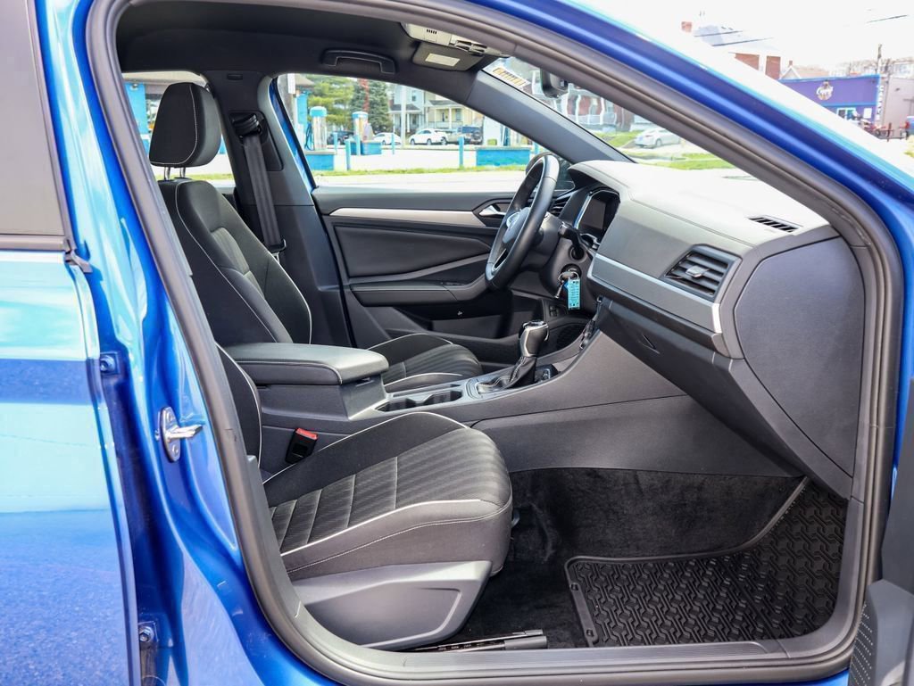 Certified 2024 Volkswagen Jetta Sport image 24