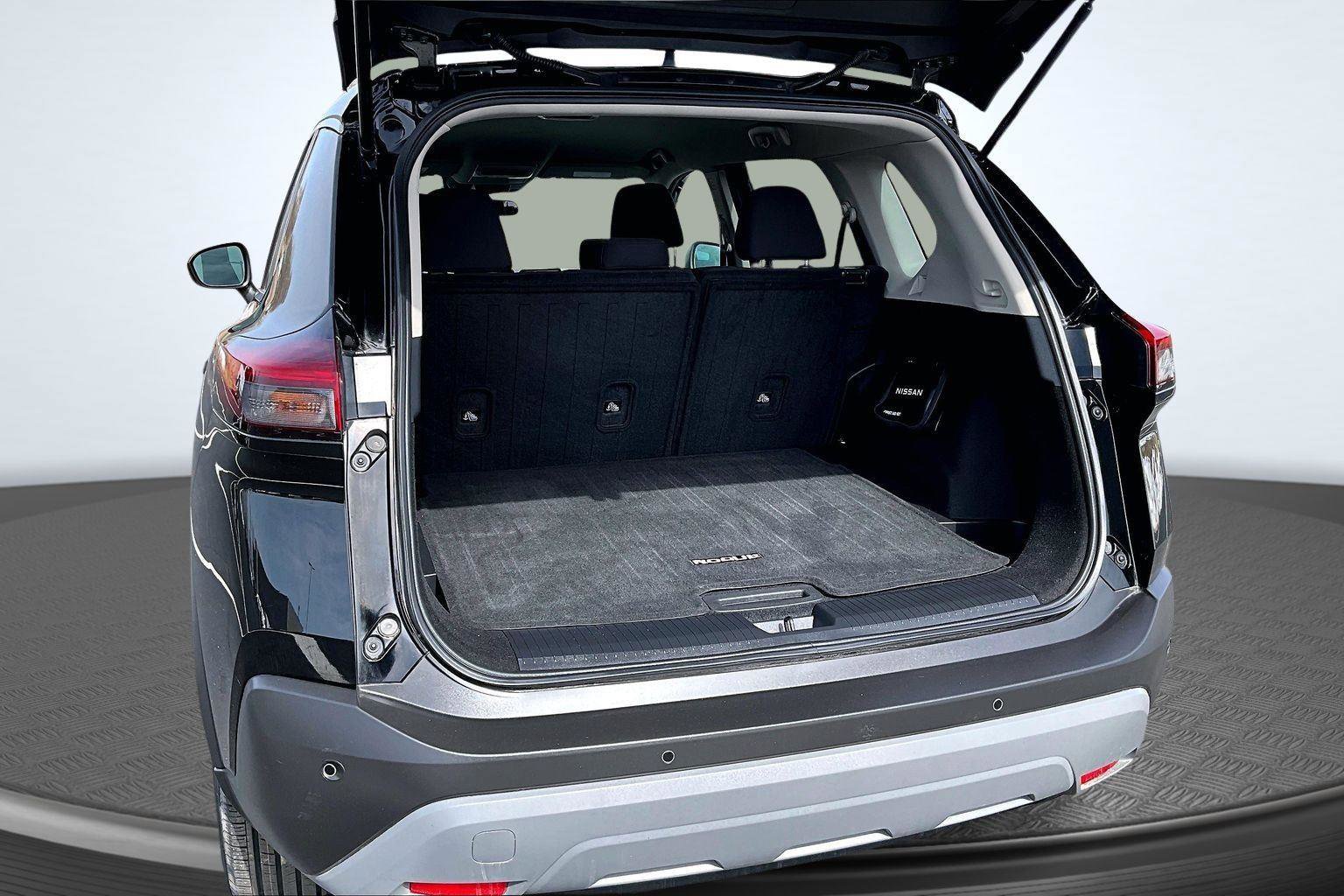 Used 2023 Nissan Rogue S image 5