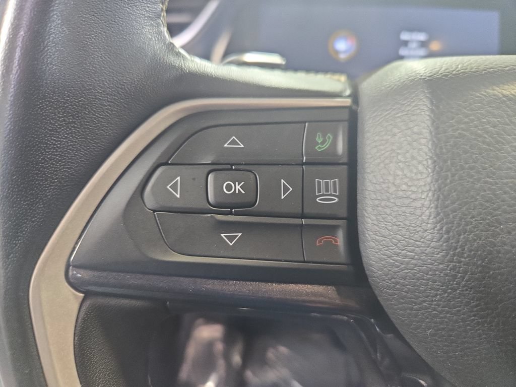 Used 2022 Jeep Grand Cherokee Laredo w/ Luxury Tech Group I AWD/4WD image 21