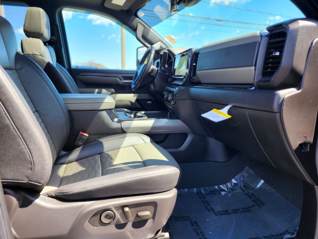 Used 2025 Chevrolet Silverado 2500 ZR2 w/ ZR2 Bison Edition AWD/4WD image 9
