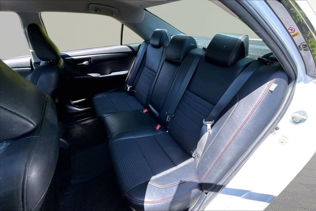 Used 2015 Toyota Camry SE FWD image 16