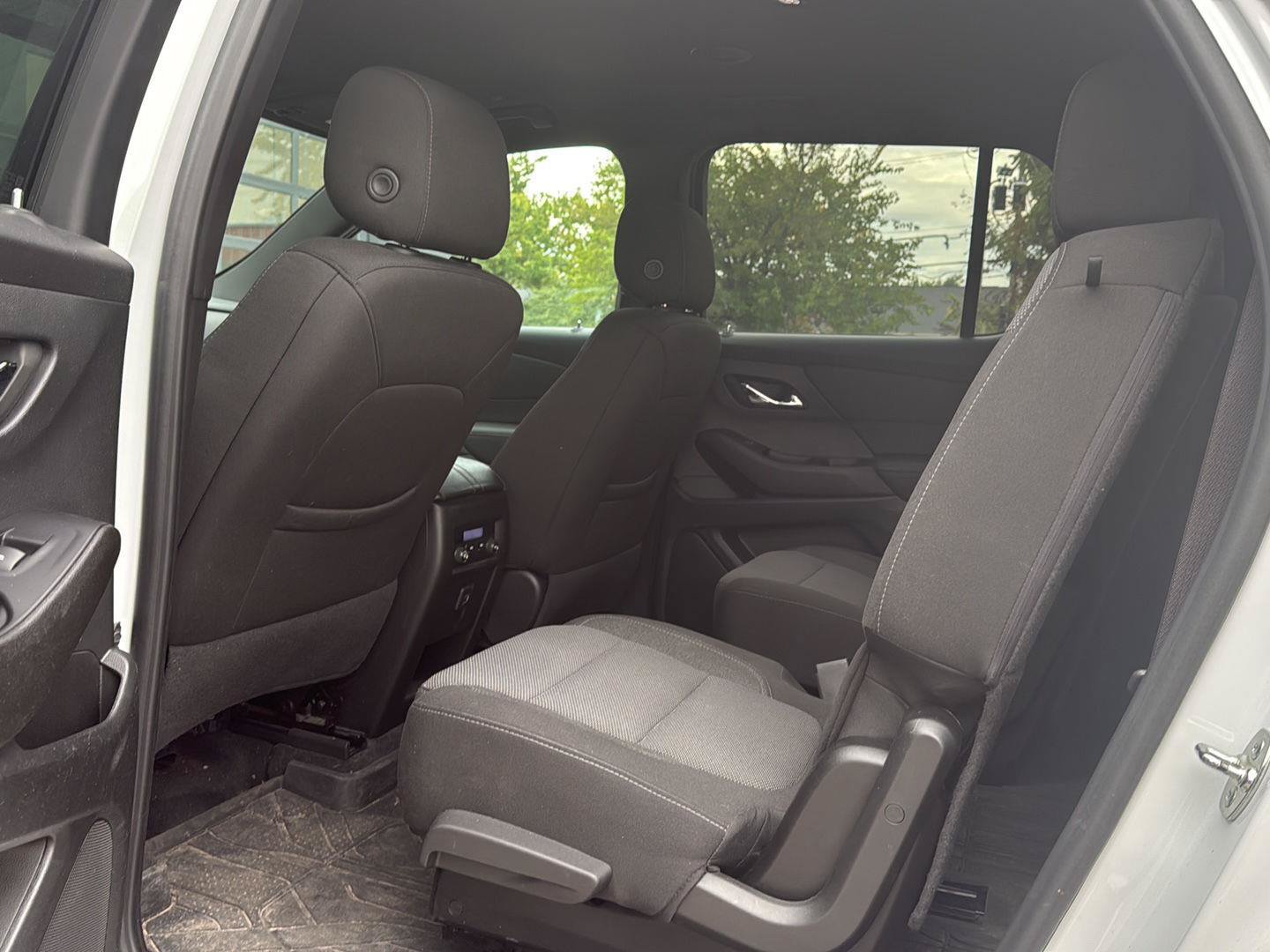 Used 2023 Chevrolet Traverse LT FWD image 10