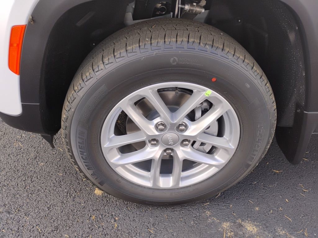 New 2025 Jeep Grand Cherokee Laredo X w/ Trailer Tow Package image 9