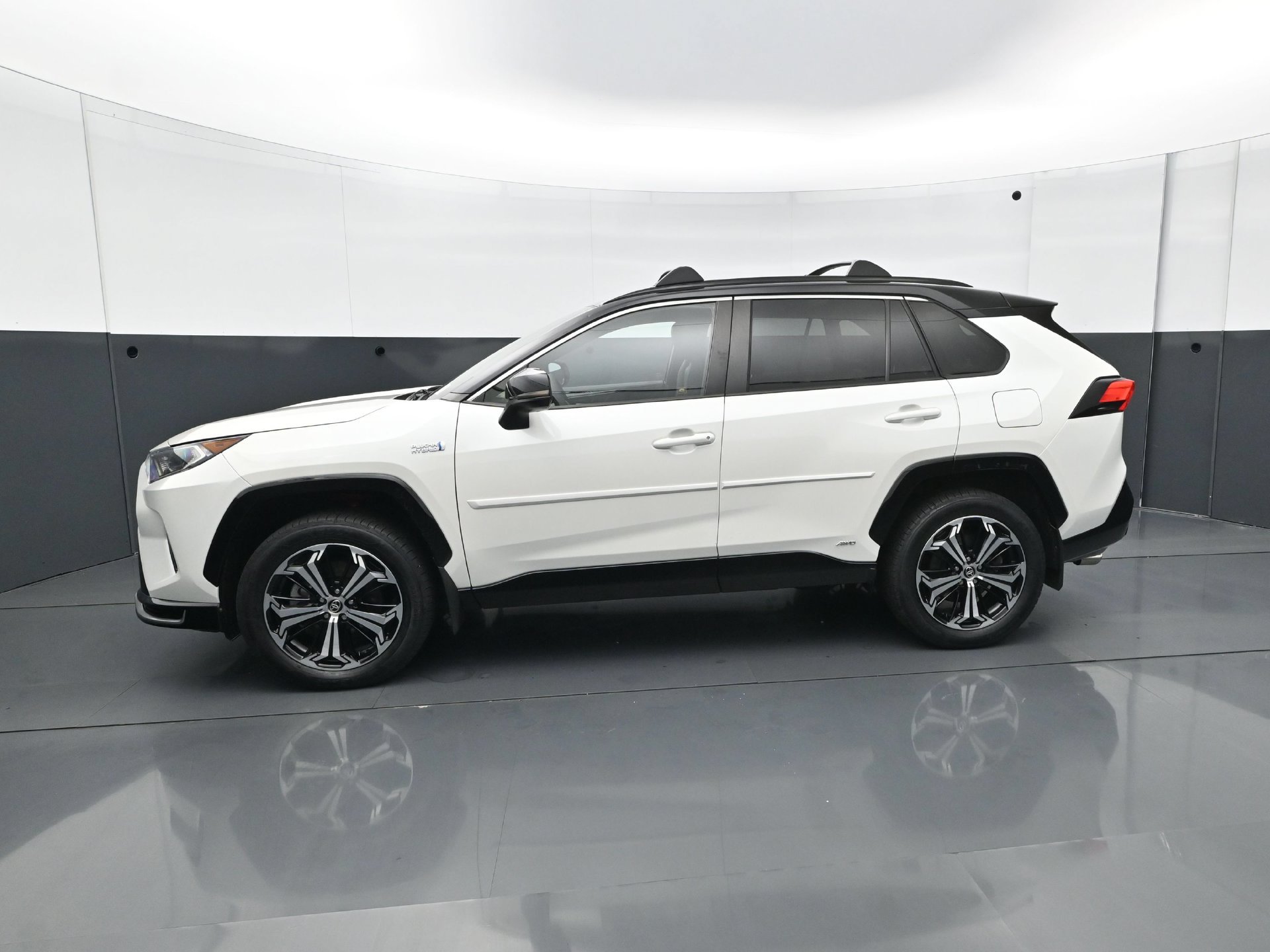 Used 2021 Toyota RAV4 XSE w/ Weather Package AWD/4WD image 3