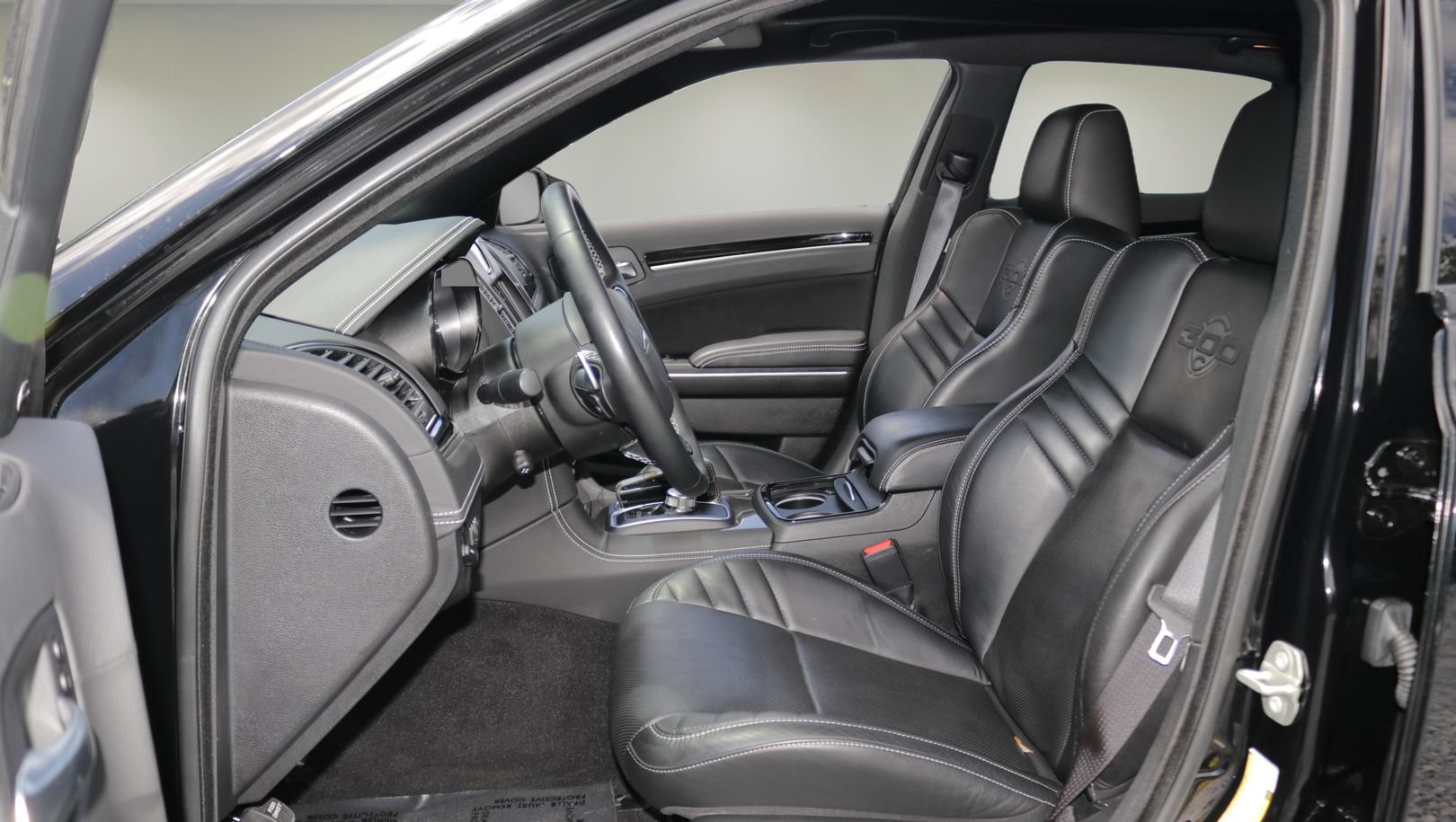 Used 2023 Chrysler 300 C RWD image 11