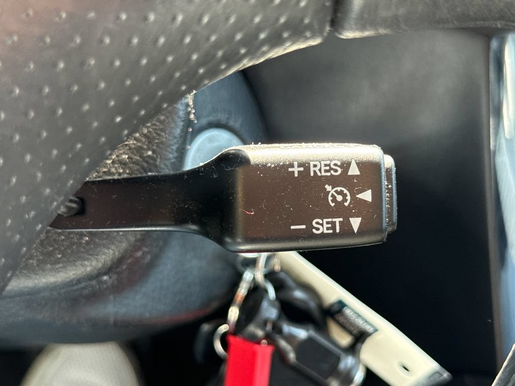 Used 2007 Pontiac Vibe w/ Preferred Package FWD image 27