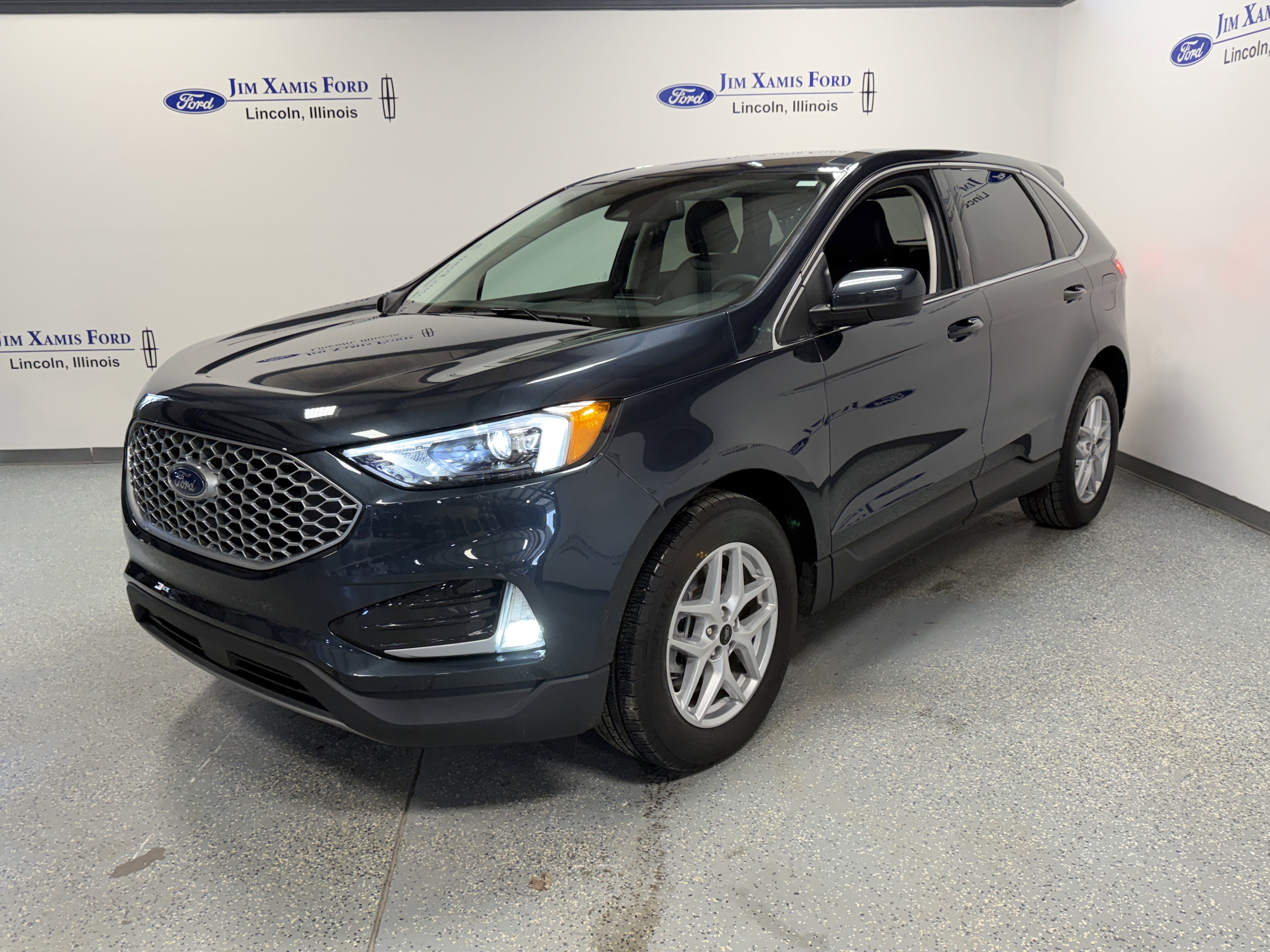 Used 2024 Ford Edge SEL w/ Convenience Package image 3