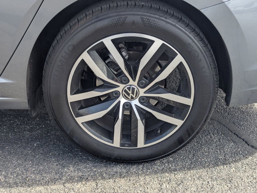 Used 2025 Volkswagen Jetta SE FWD image 13