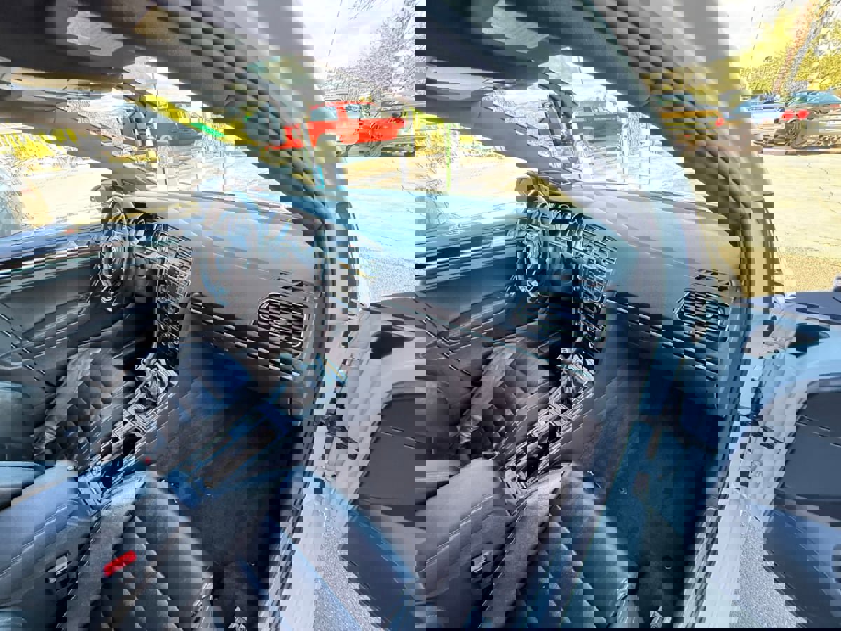 Used 2016 Volkswagen Golf R 4-Door image 14