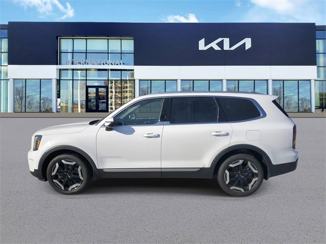Used 2024 Kia Telluride EX w/ EX Captain's Chair Package image 4