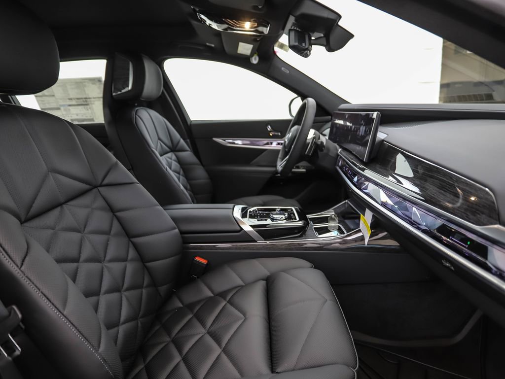 New 2026 BMW 740i xDrive w/ Premium Package image 31