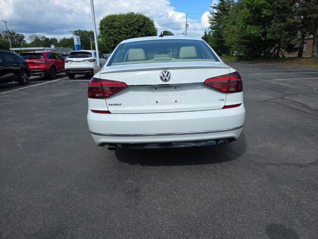 Used 2017 Volkswagen Passat 1.8T R-Line FWD image 6