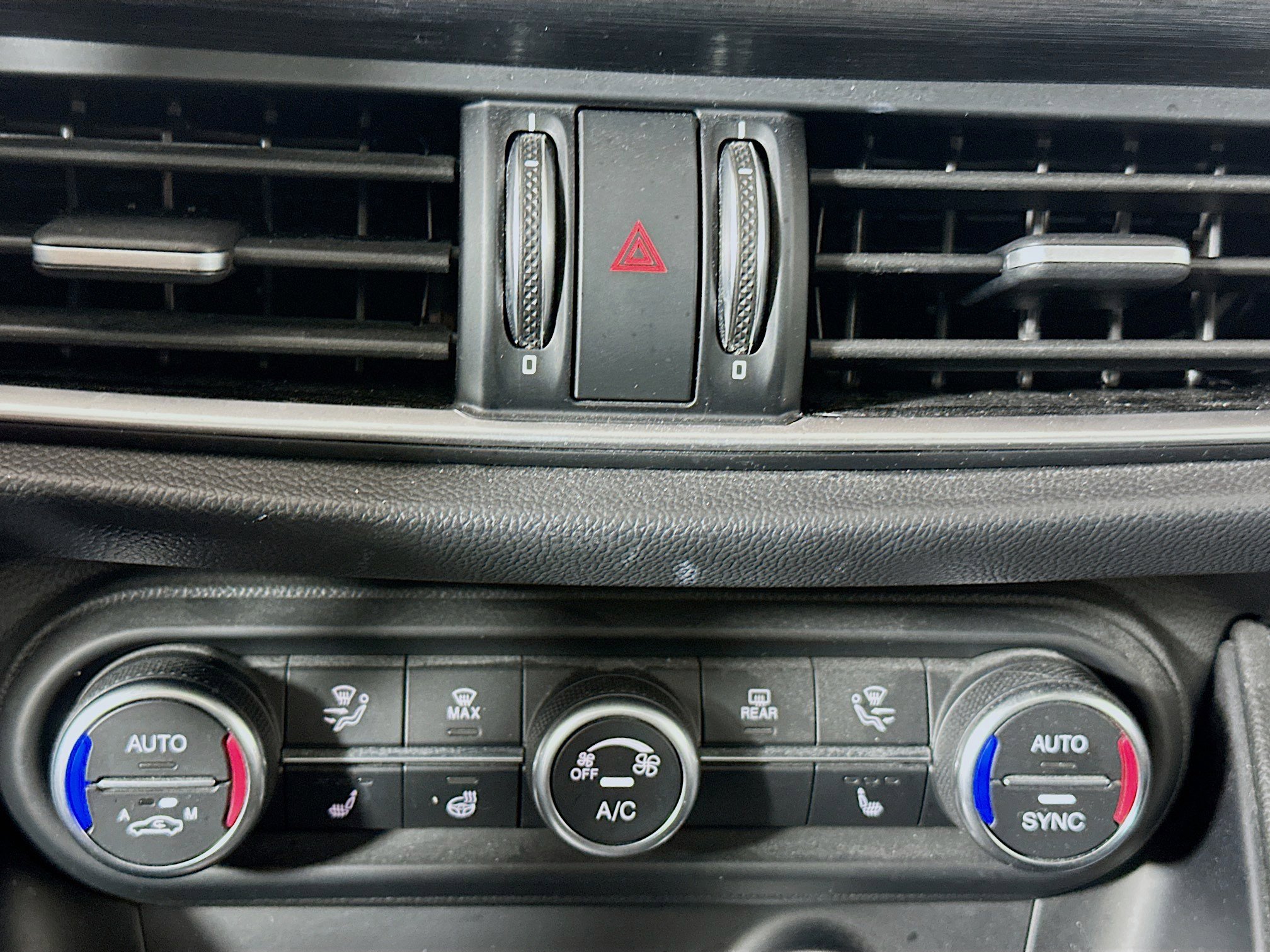 Used 2023 Alfa Romeo Stelvio Sprint RWD image 24