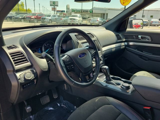 Used 2018 Ford Explorer XLT w/ Equipment Group 202A AWD/4WD image 19