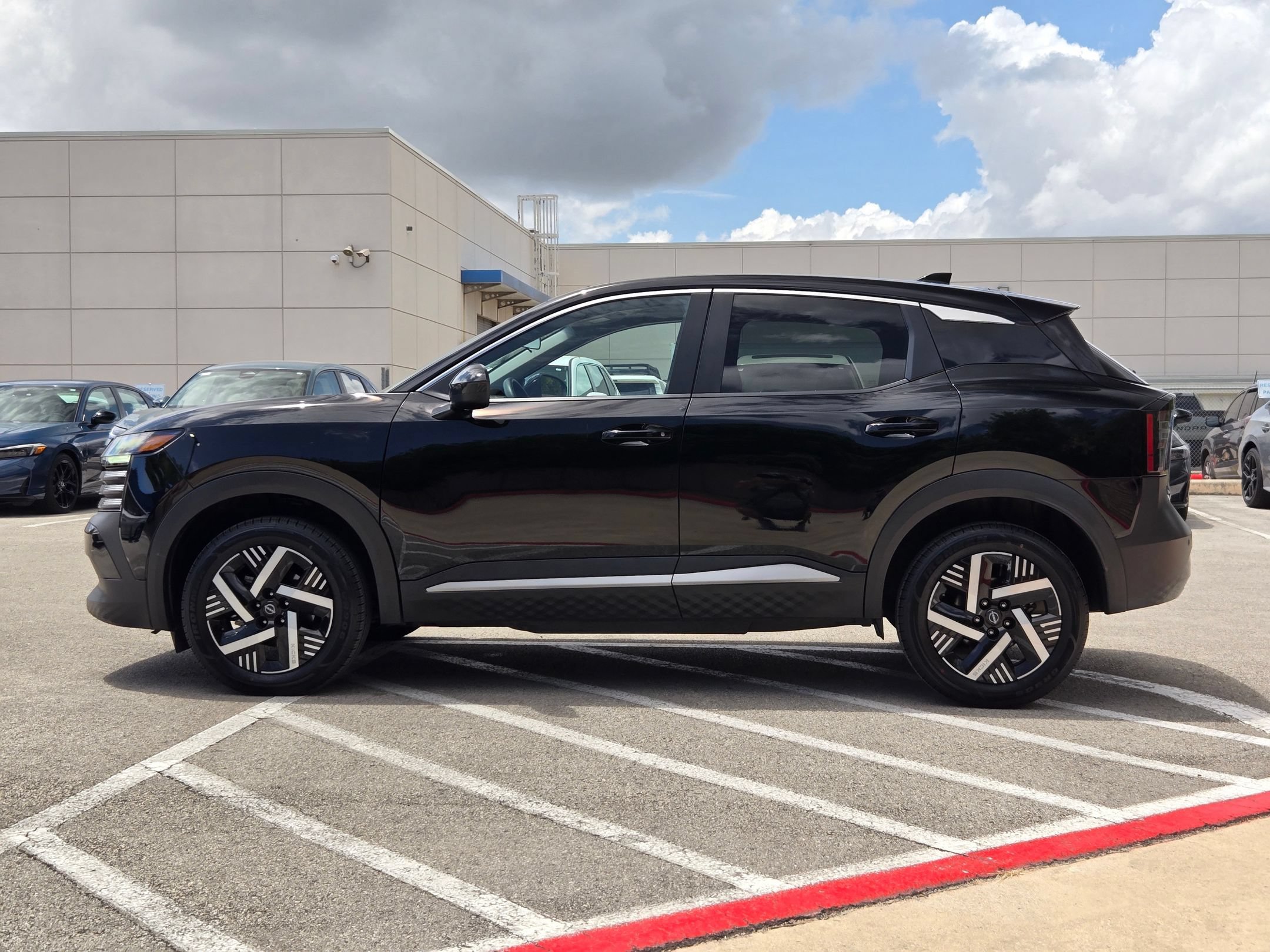 Used 2025 Nissan Kicks SV FWD image 6