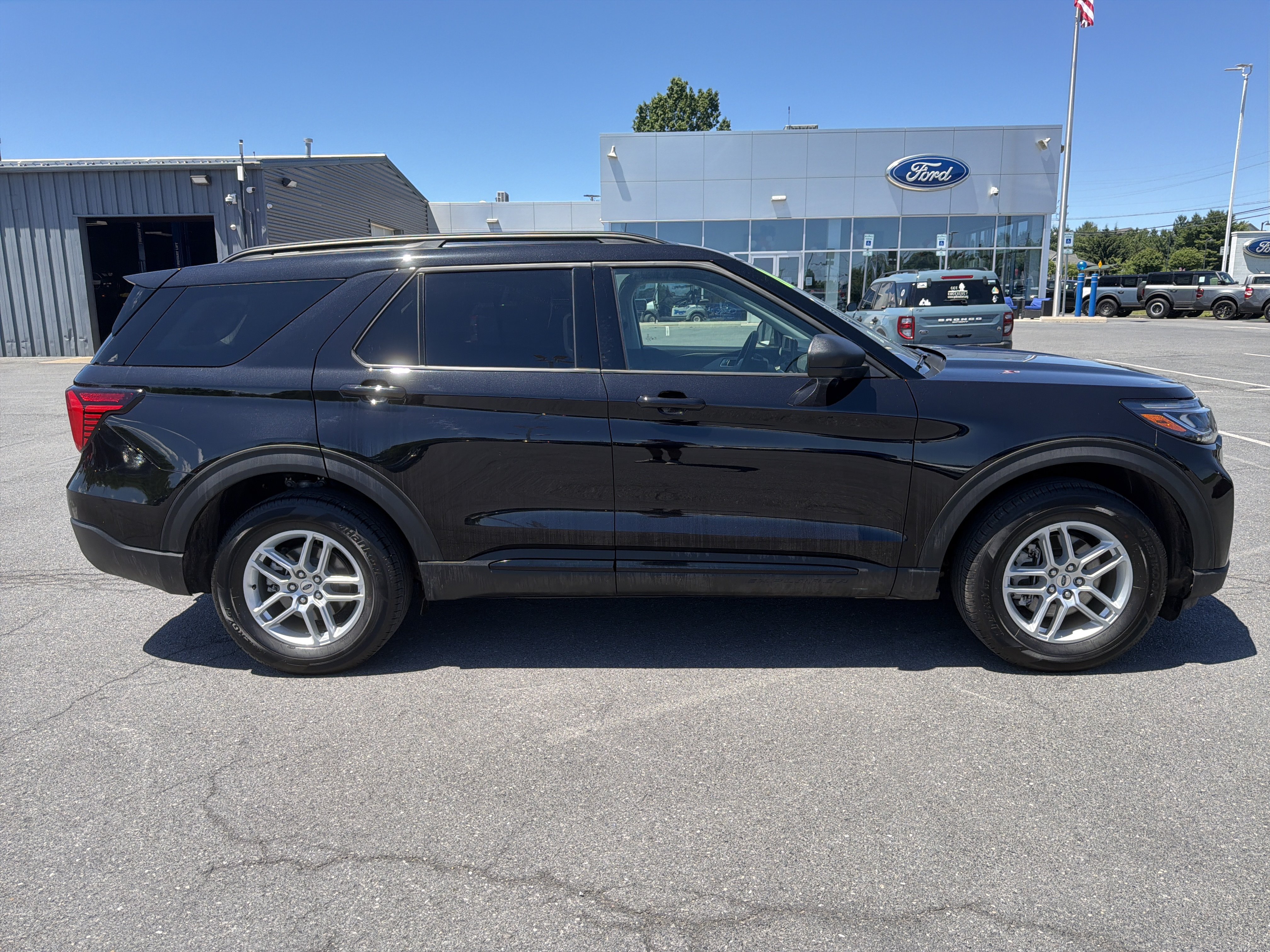 Certified 2026 Ford Explorer Active AWD/4WD image 2