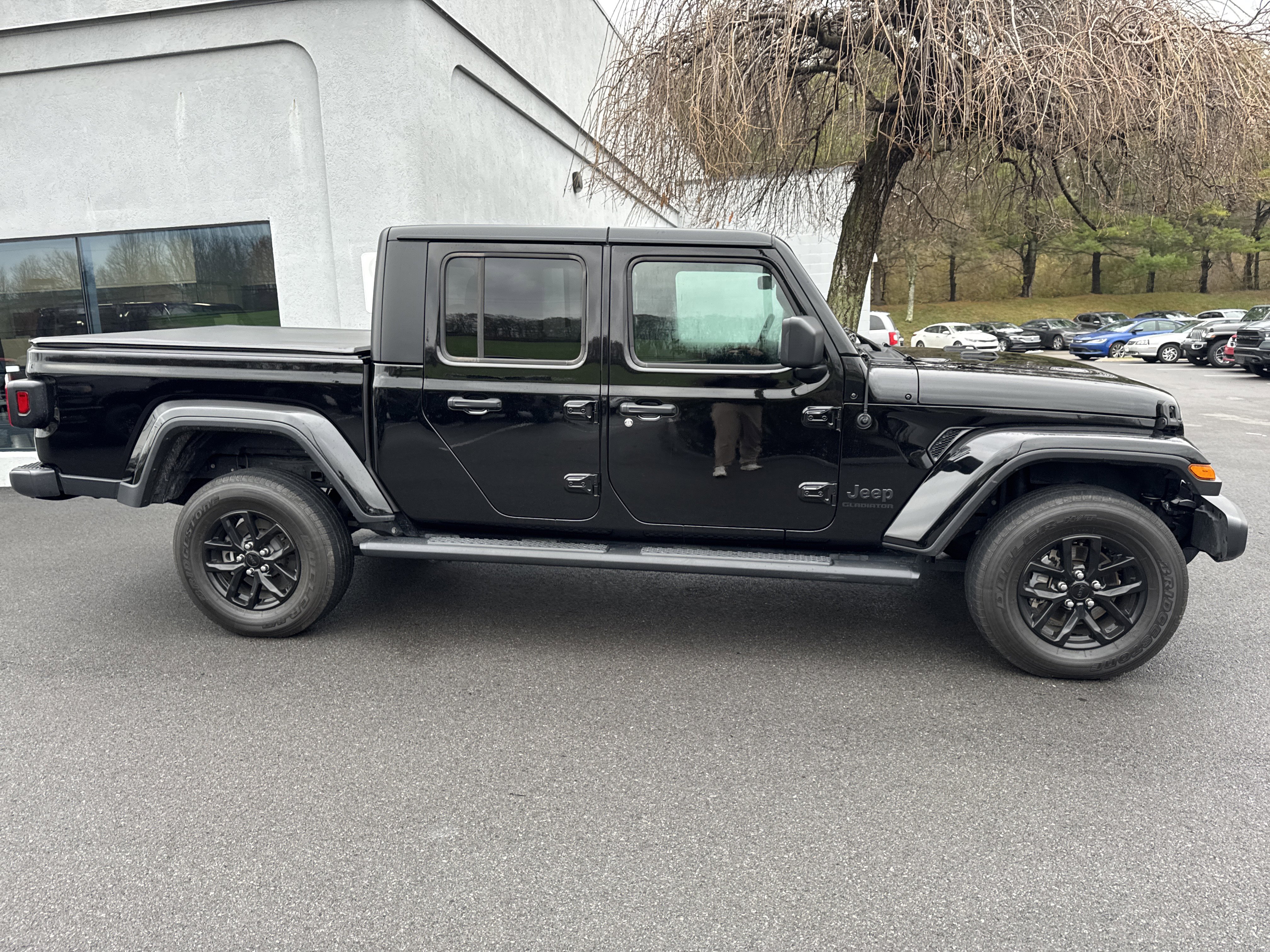 Used 2022 Jeep Gladiator Sport image 2