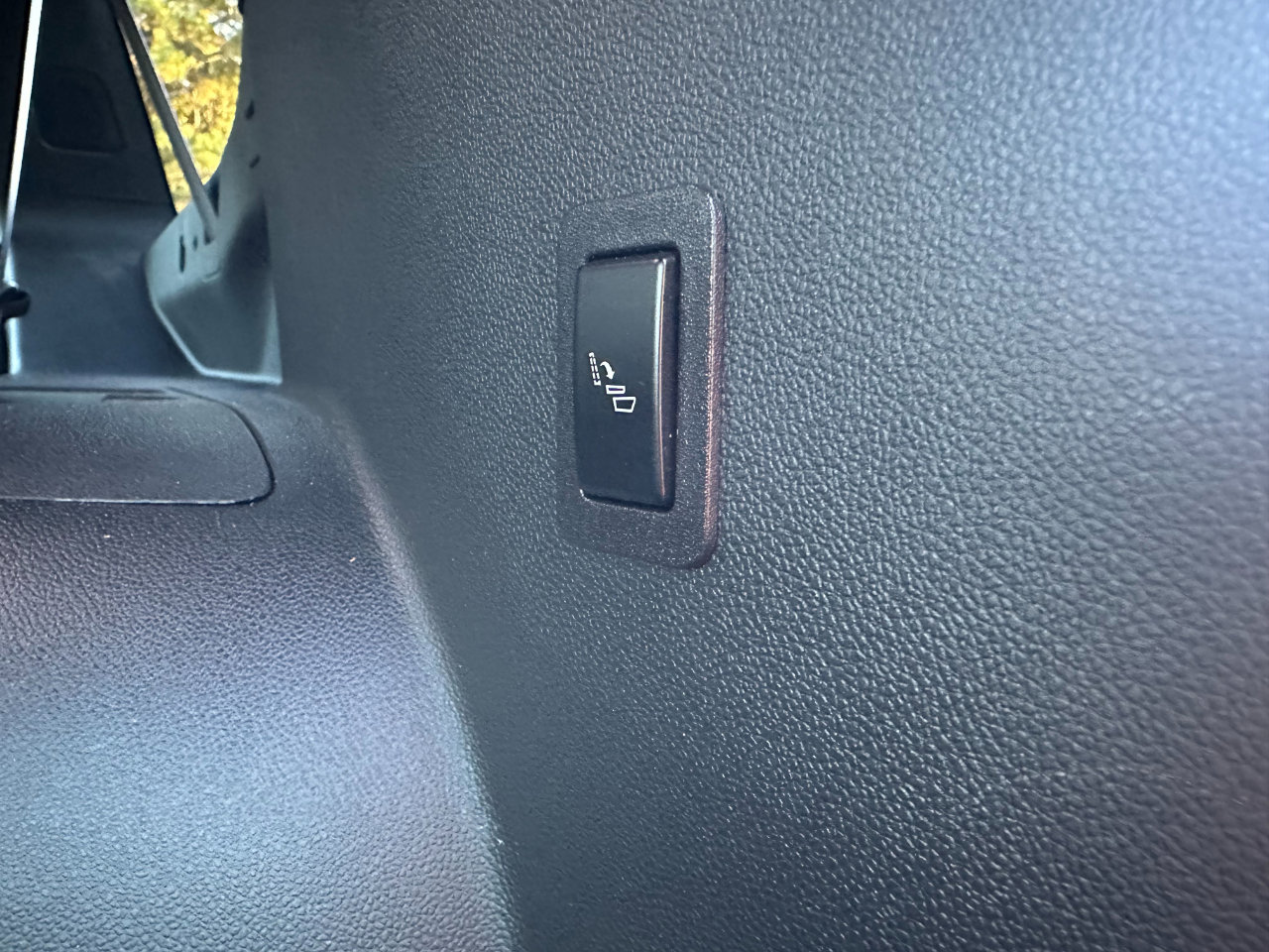 Used 2022 GMC Yukon XL AT4 image 26