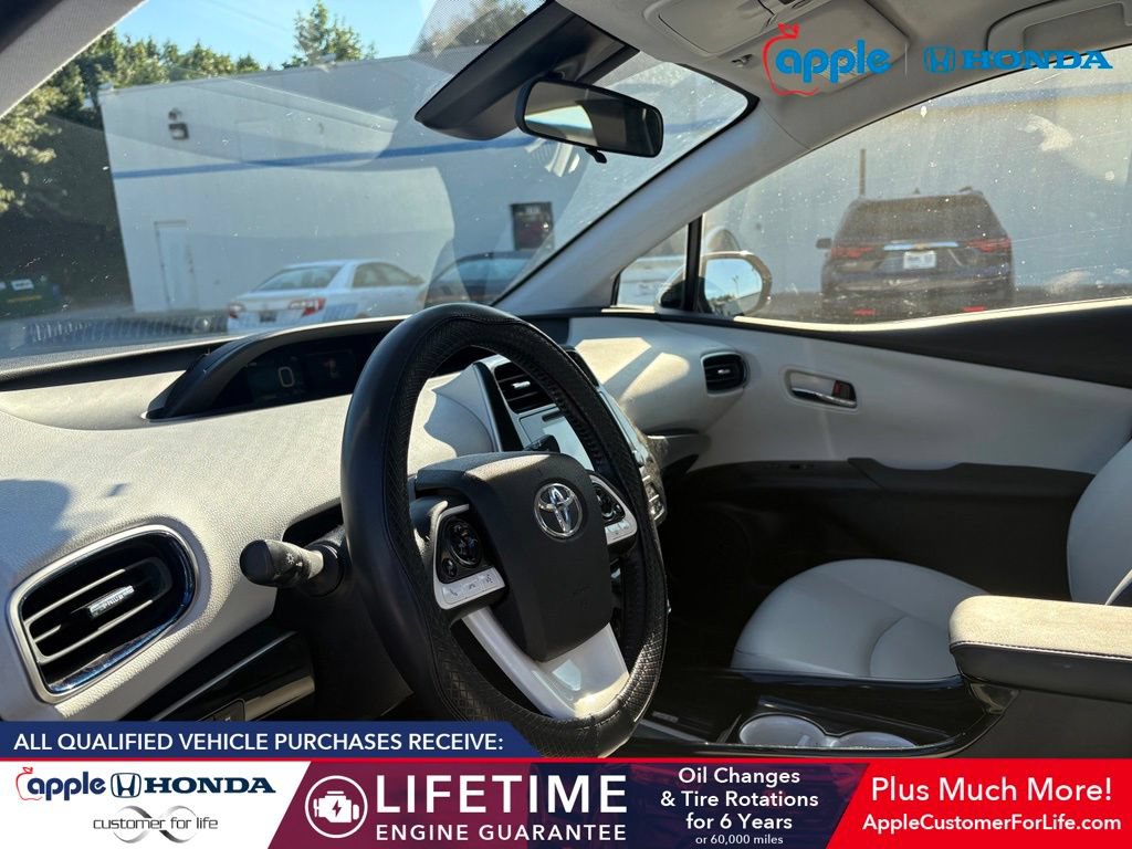 Used 2017 Toyota Prius Four FWD image 7