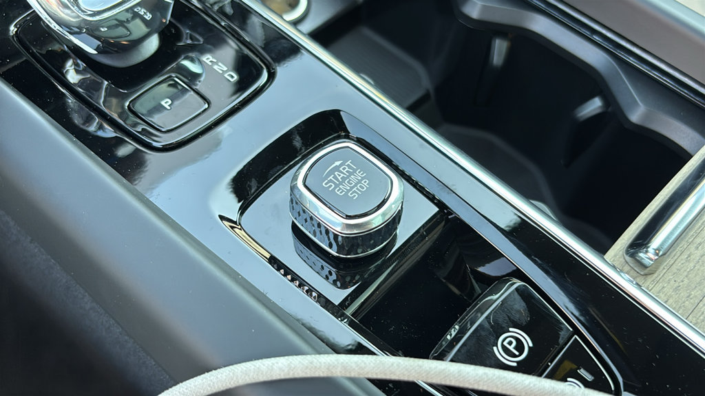 New 2027 Volvo XC60 B5 Core AWD/4WD image 14
