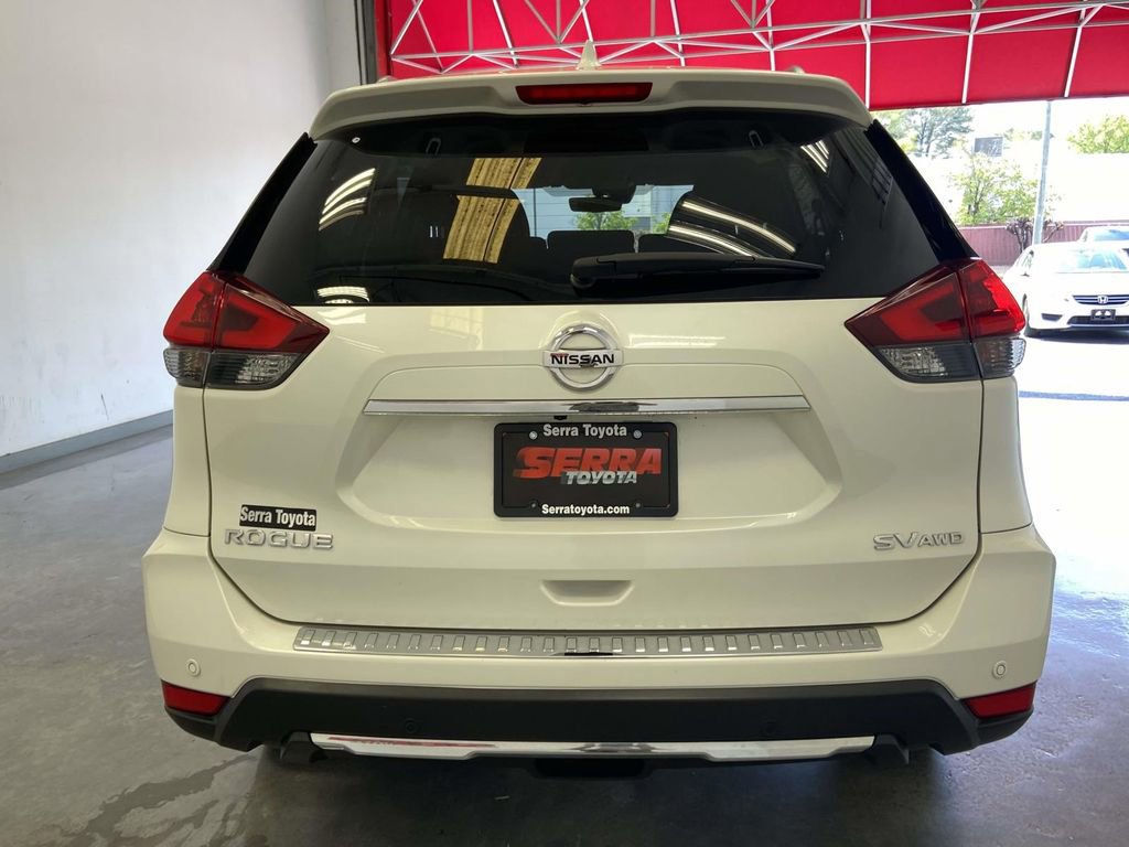 Used 2019 Nissan Rogue SV w/ Premium Package image 4