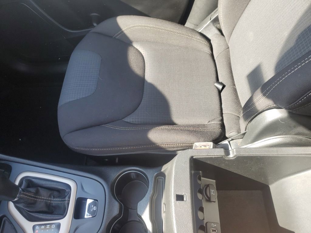 Used 2017 Jeep Cherokee Latitude w/ Comfort & Sound Group image 25