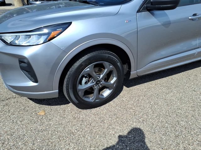 Certified 2024 Ford Escape ST-Line w/ Tech Pack #1 AWD/4WD image 4