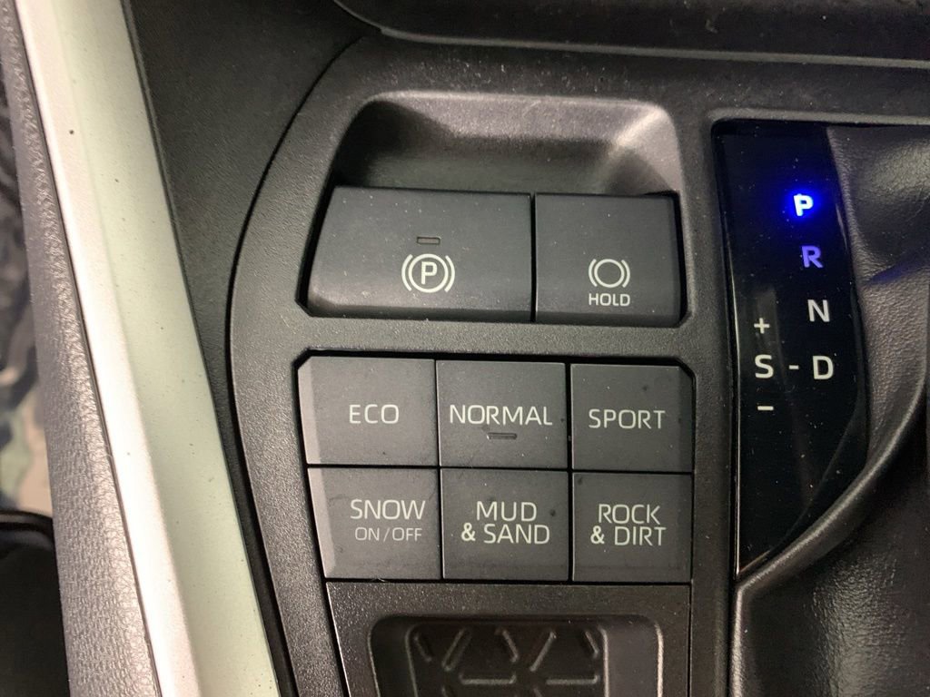 Used 2019 Toyota RAV4 LE w/ Carpet Mat Package AWD/4WD image 27