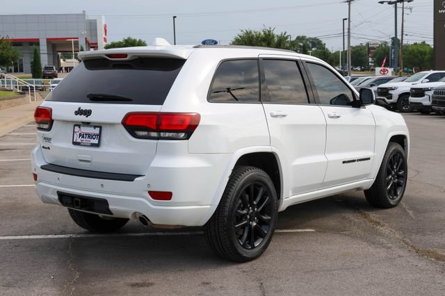 Used 2022 Jeep Grand Cherokee Laredo X AWD/4WD image 3