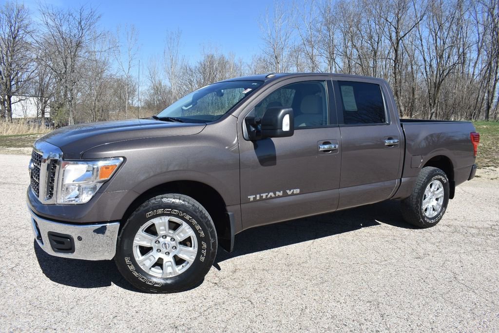 Used 2018 Nissan Titan SV w/ SV Convenience Package image 13