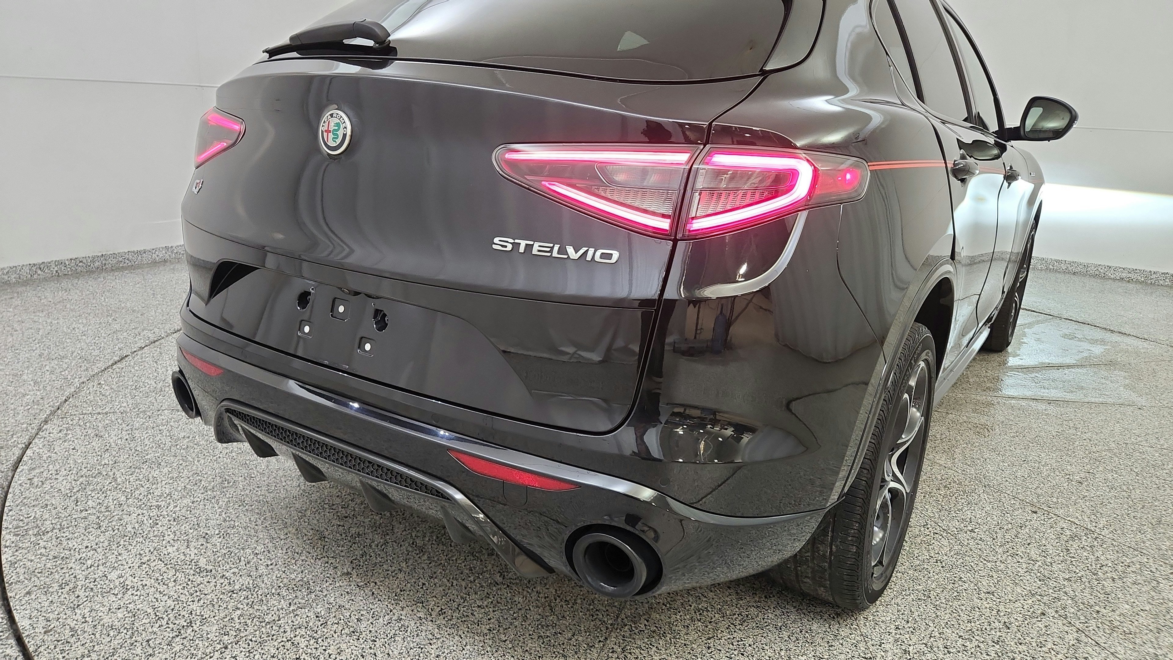 Used 2024 Alfa Romeo Stelvio Veloce AWD/4WD image 57