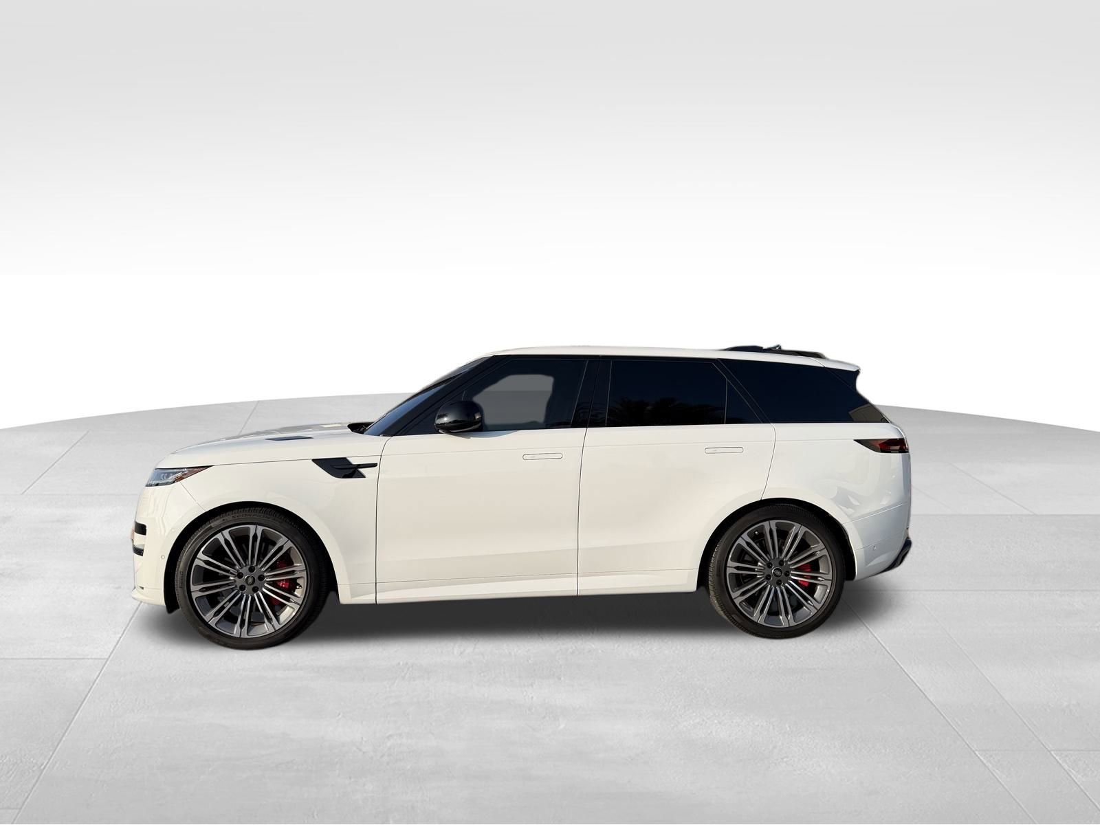 Used 2025 Land Rover Range Rover Sport Dynamic SE image 3