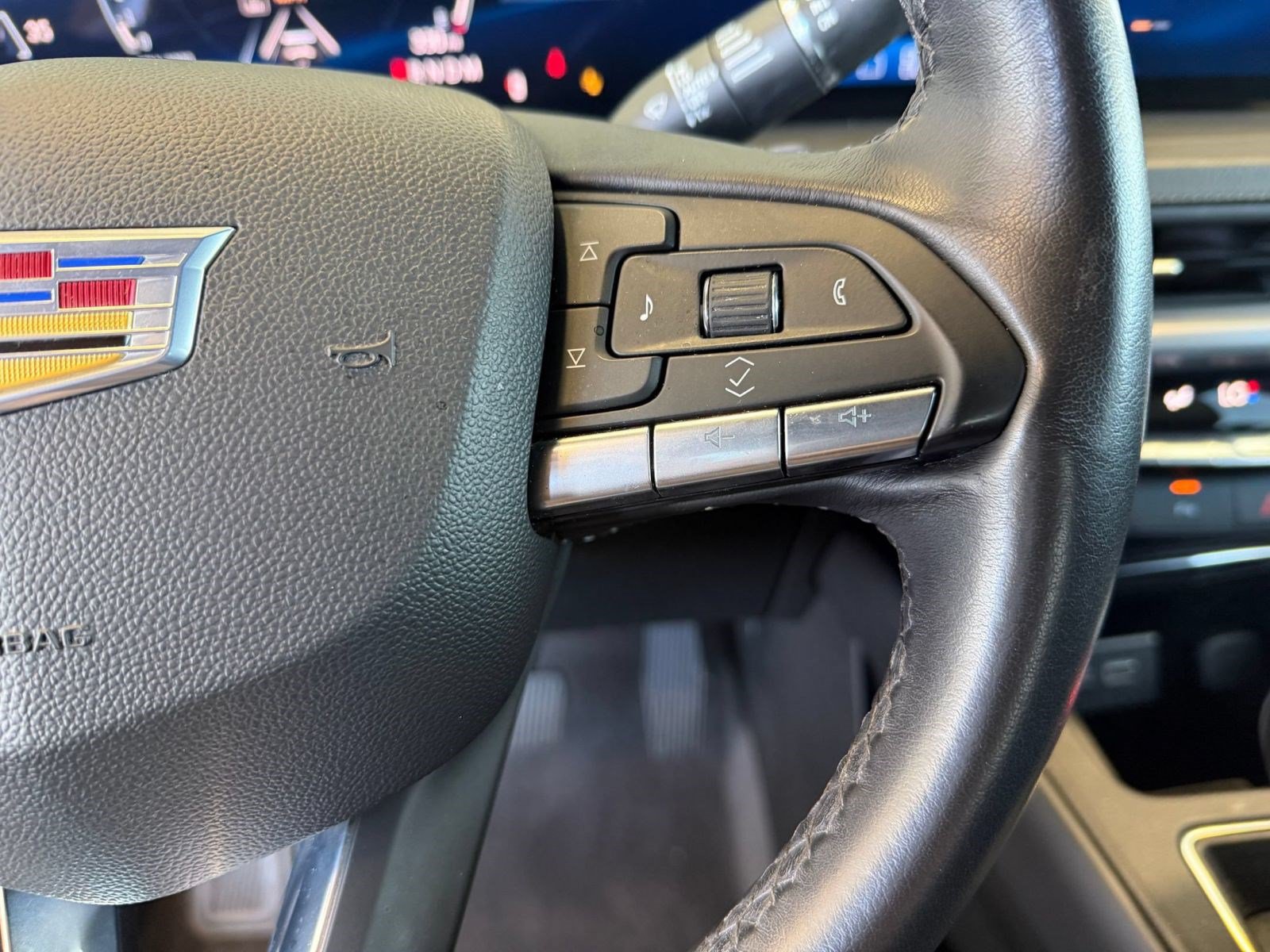 Used 2025 Cadillac XT4 Premium Luxury FWD image 18