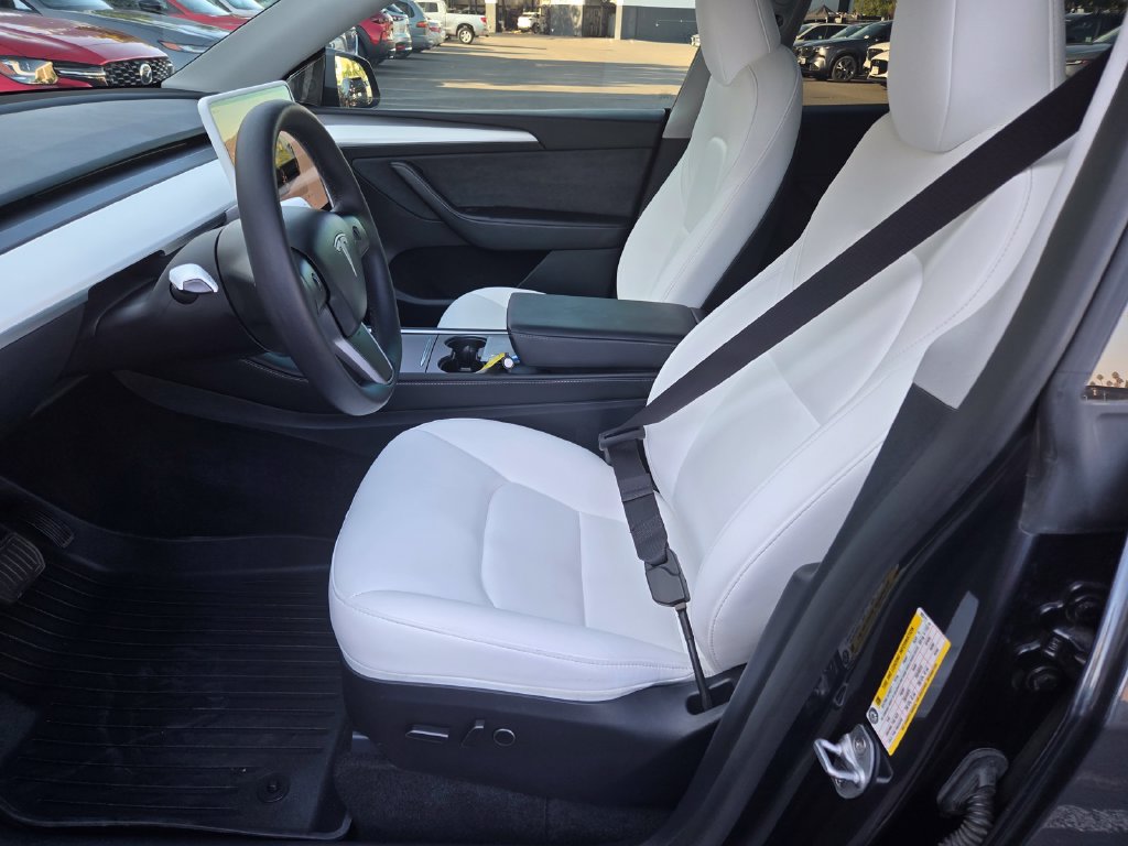 Used 2024 Tesla Model Y Long Range AWD/4WD image 16