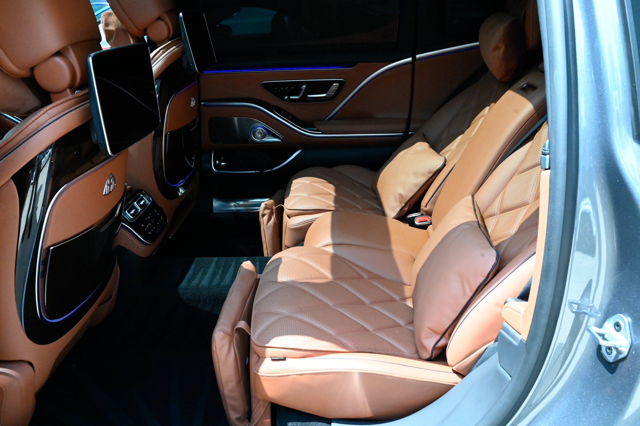 Used 2023 Mercedes-Benz Maybach S 680 4MATIC w/ Manufaktur Leather Package image 41