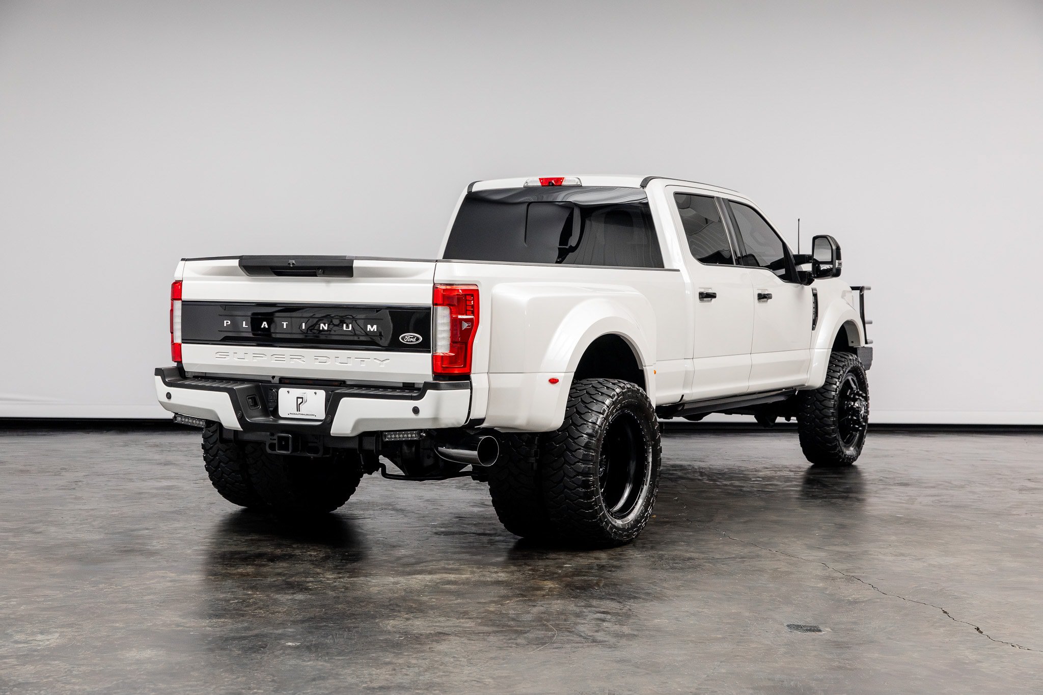 Used 2017 Ford F450 Platinum w/ Platinum Ultimate Package AWD/4WD image 21