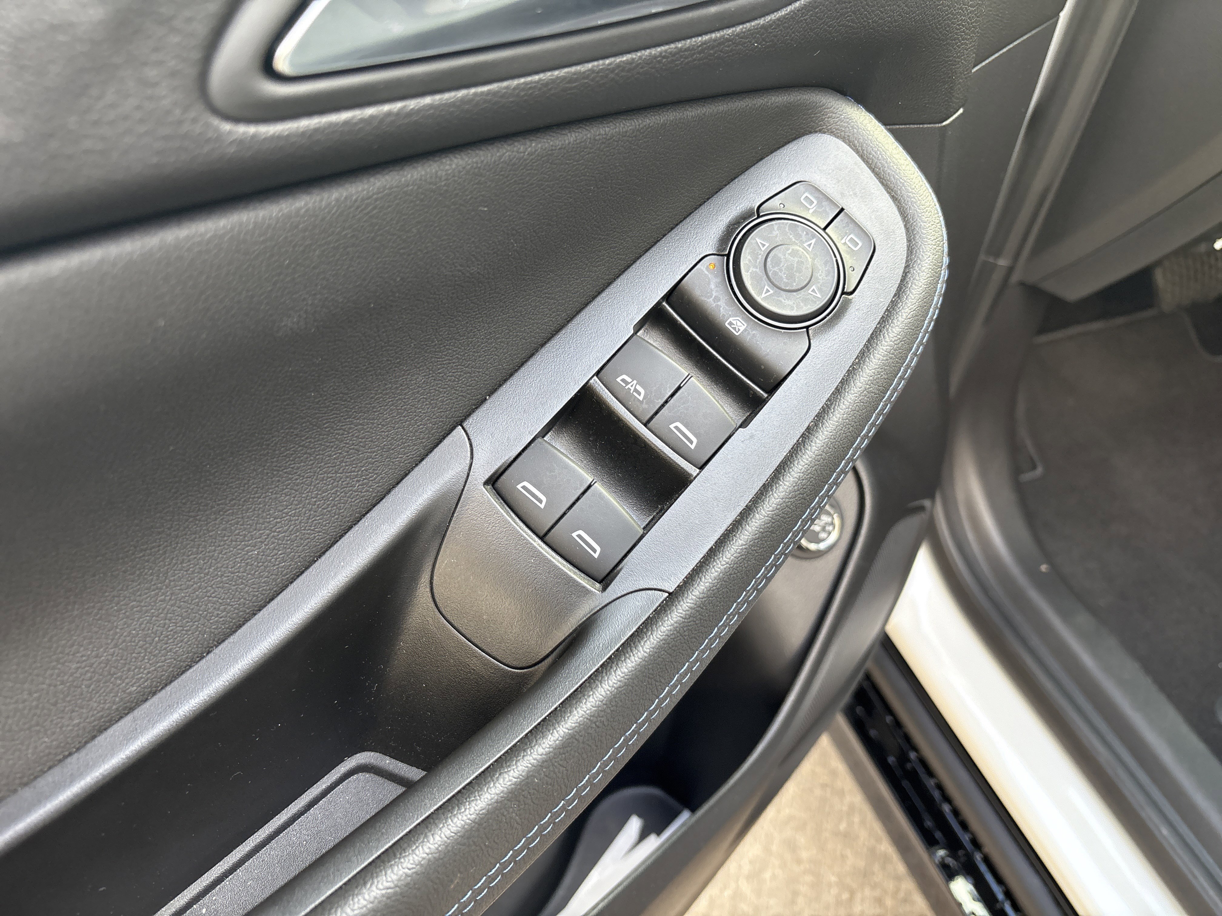 Used 2025 Buick Encore GX Sport Touring w/ Comfort Package image 15