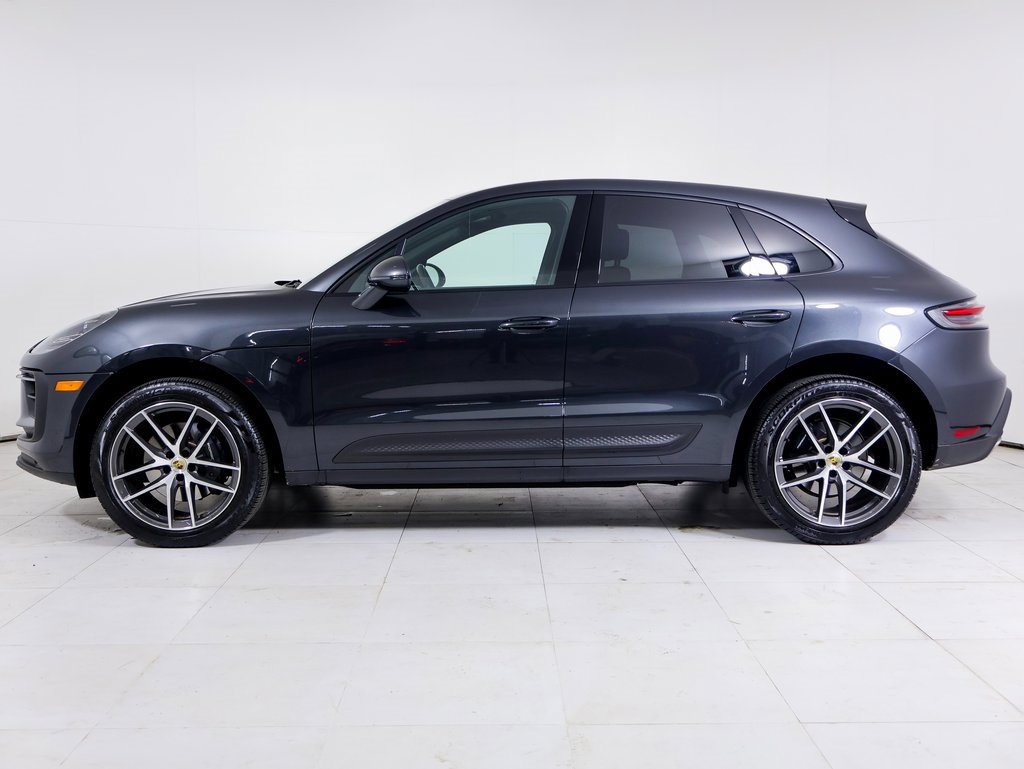 Used 2025 Porsche Macan image 2