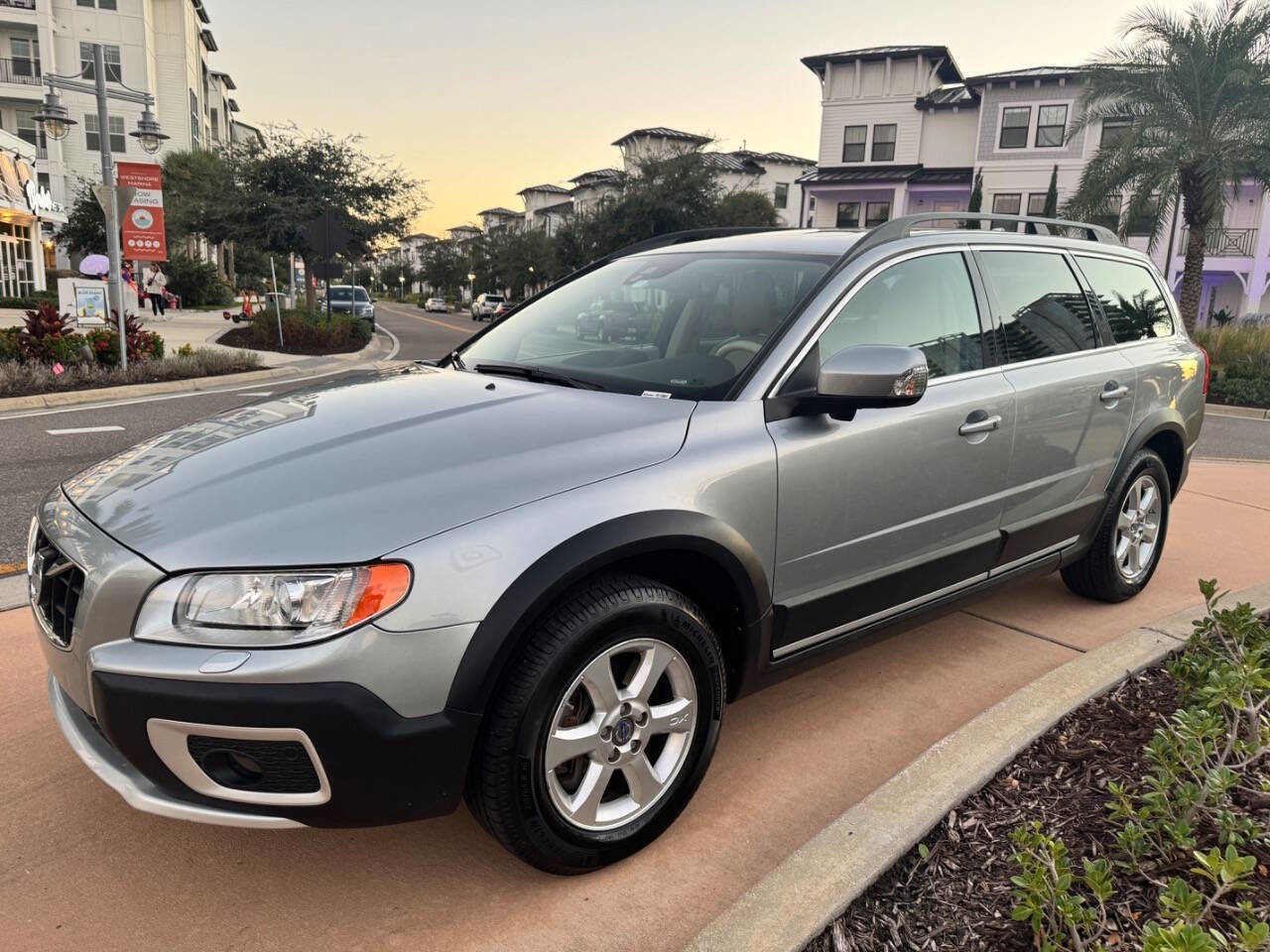 Used 2013 Volvo XC70 3.2 image 2