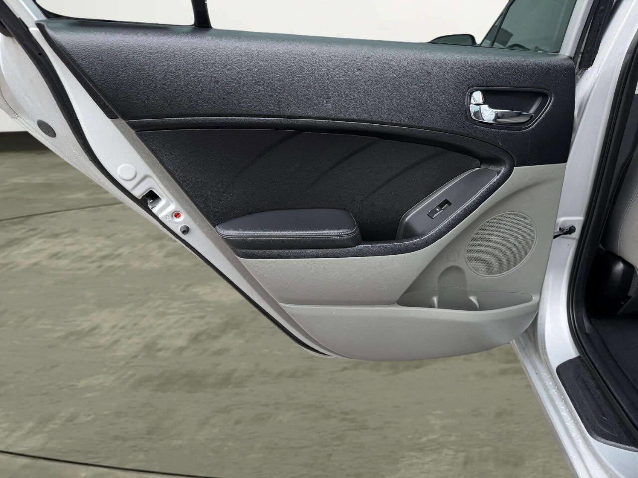 Used 2015 Kia Forte LX w/ Popular Package image 17