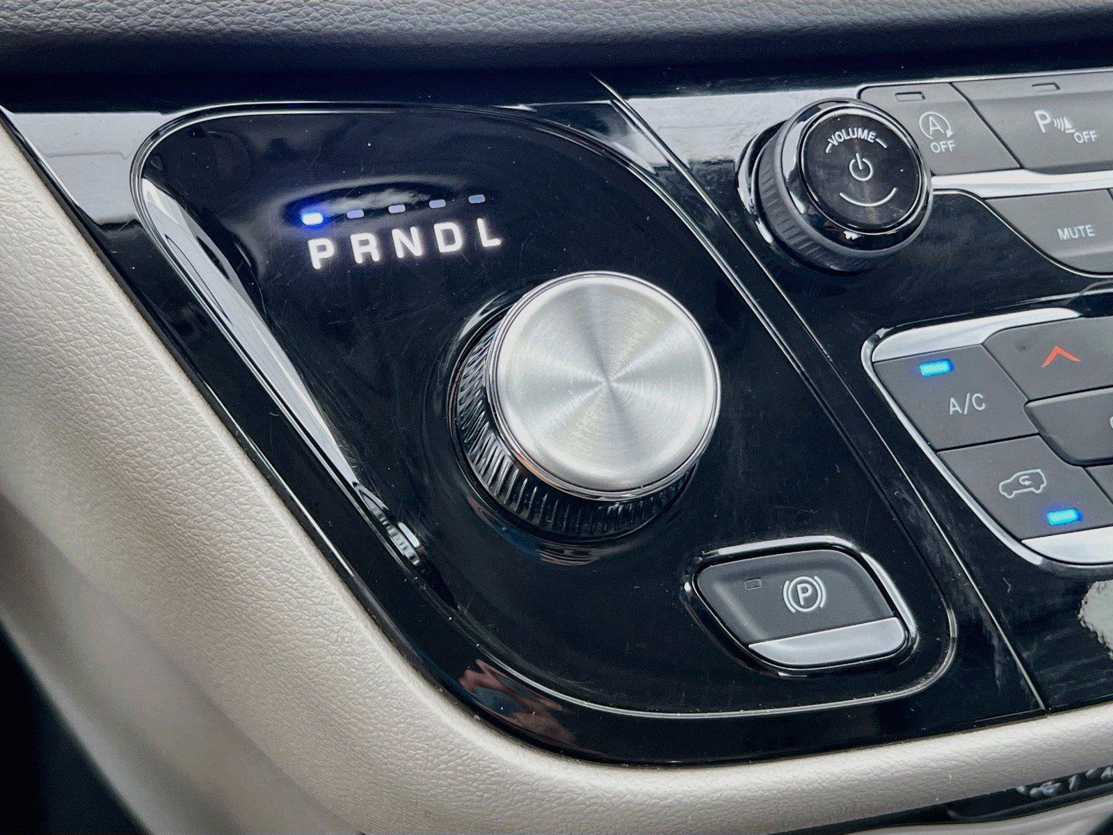 Used 2024 Chrysler Pacifica Touring-L FWD image 15