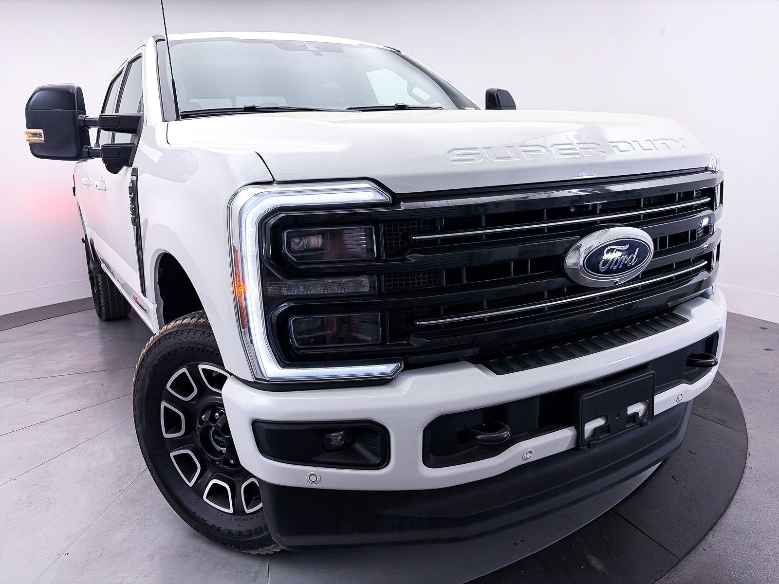 Used 2025 Ford F350 Platinum AWD/4WD image 3