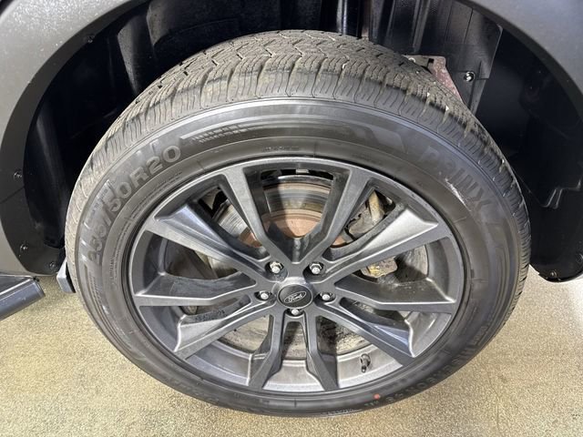 Used 2018 Ford Explorer XLT w/ Equipment Group 202A AWD/4WD image 6