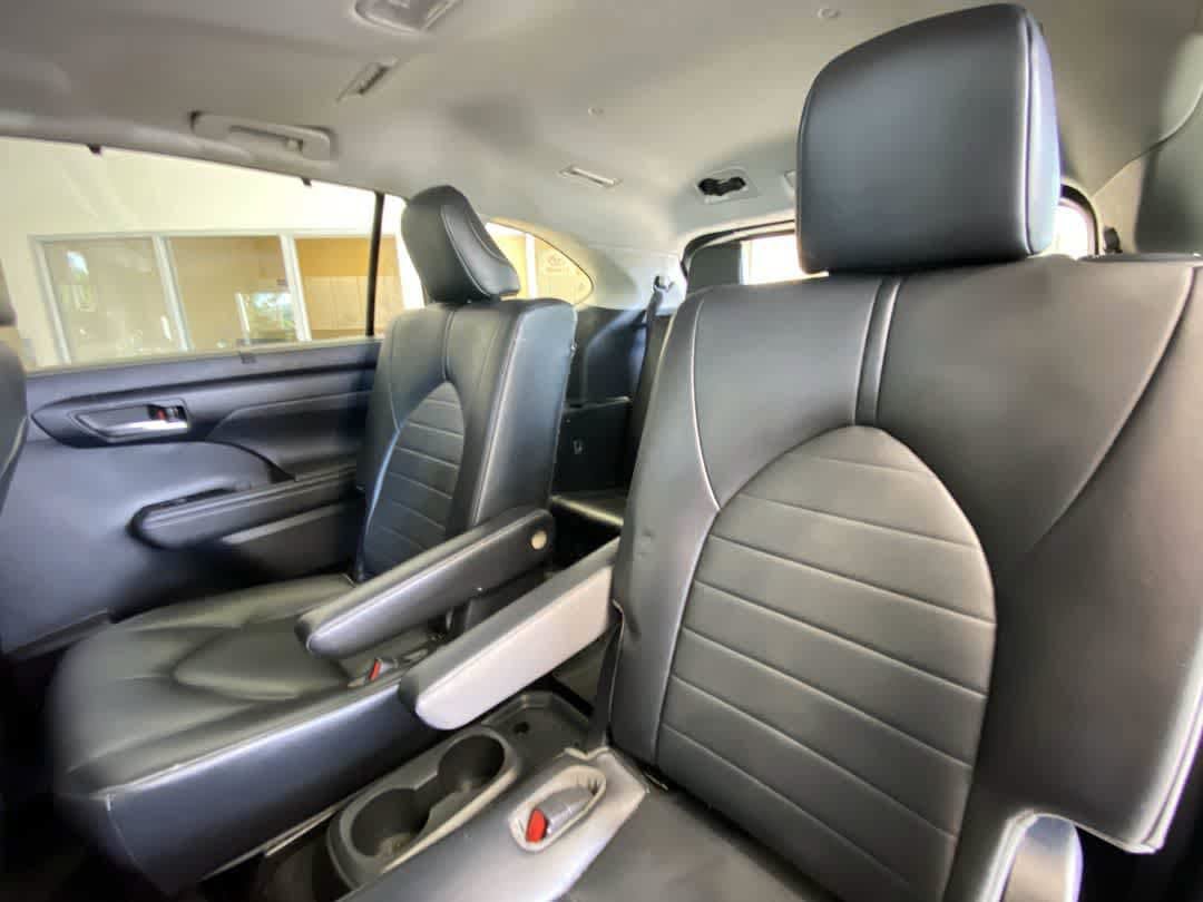 Certified 2021 Toyota Highlander XLE AWD/4WD image 25