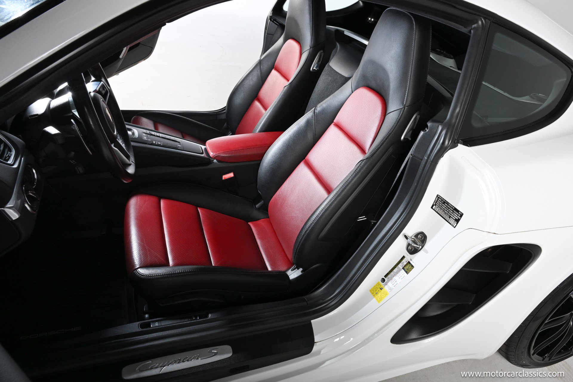 Used 2018 Porsche 718 Cayman S RWD image 32