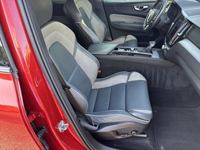 Used 2021 Volvo XC60 T5 R-Design w/ Advanced Package AWD/4WD image 11