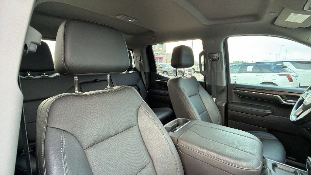 Used 2023 GMC Sierra 1500 SLT w/ SLT Premium Package AWD/4WD image 32