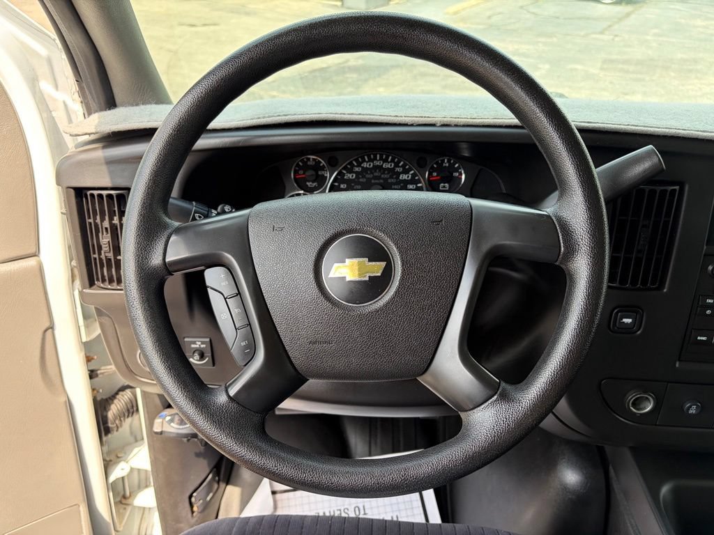 Used 2014 Chevrolet Express 2500 Extended RWD image 7