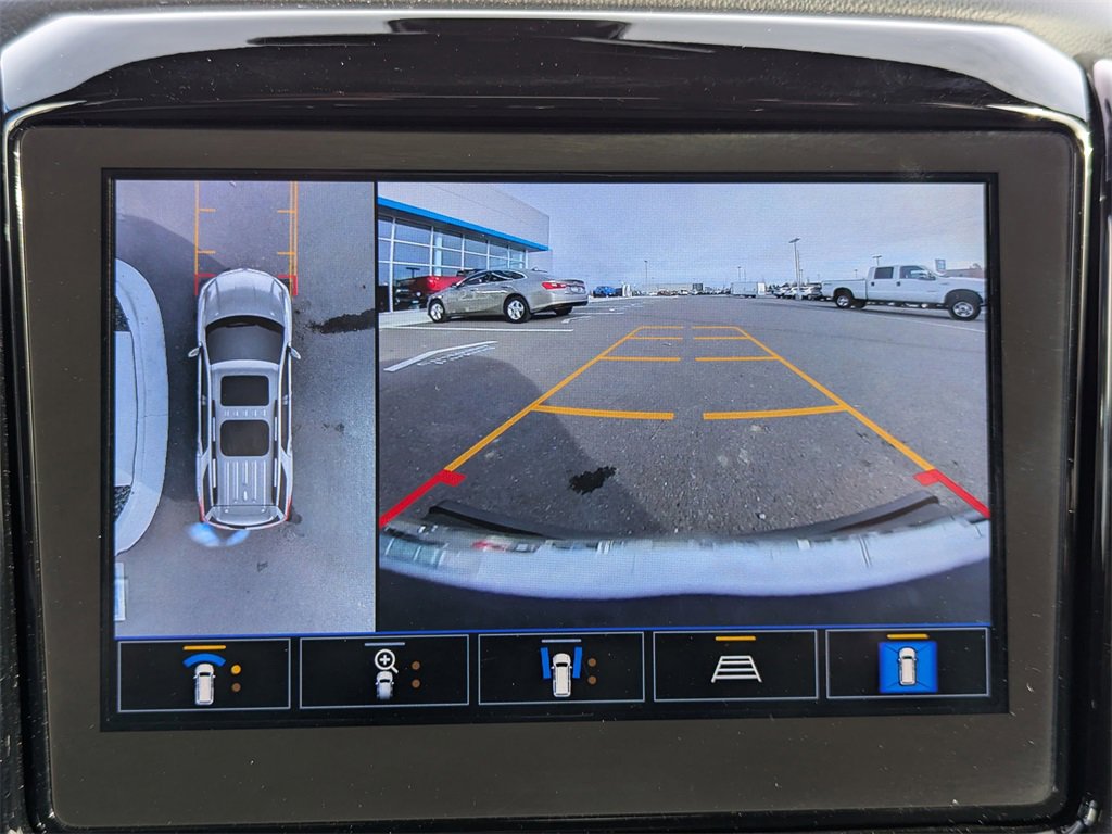 Used 2023 Chevrolet Traverse LT w/ Rear Camera Mirror Package image 23